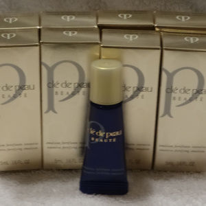 8 CLE DE PEAU Intensive Fortifying Emulsion, 5 ML